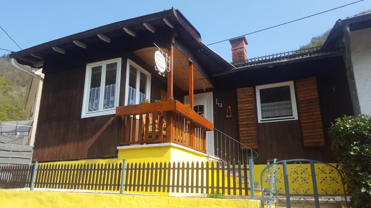 Ferienhaus Am Traumpfad Hatzenport Bagian luar foto